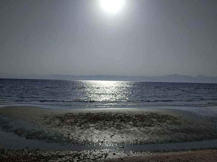 Sebaii Camp السباعى كامب شاطئ الترابين بجوار ويت بالس Hostel Nuweiba` Buitenkant foto