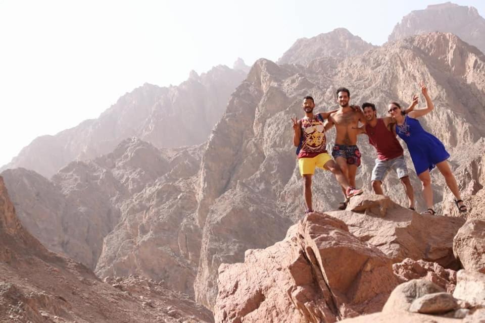 Sebaii Camp السباعى كامب شاطئ الترابين بجوار ويت بالس Hostel Nuweiba` Buitenkant foto