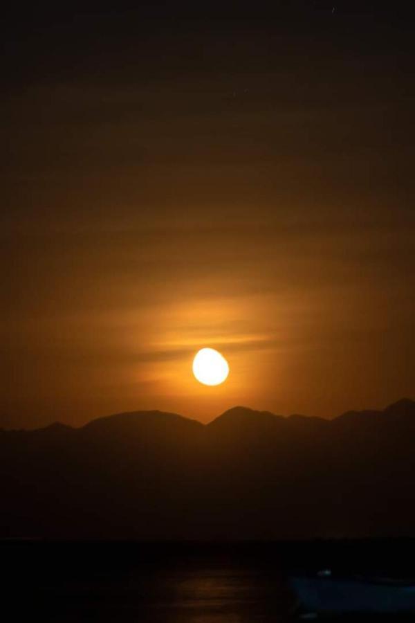 Sebaii Camp السباعى كامب شاطئ الترابين بجوار ويت بالس Hostel Nuweiba` Buitenkant foto