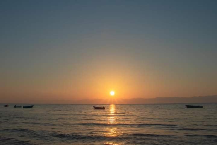 Sebaii Camp السباعى كامب شاطئ الترابين بجوار ويت بالس Hostel Nuweiba` Buitenkant foto