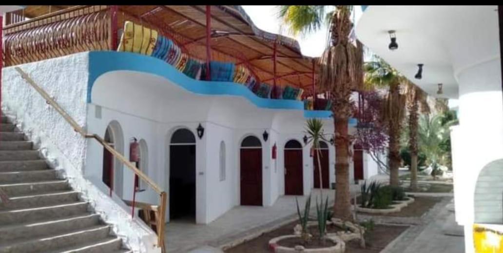 Sebaii Camp السباعى كامب شاطئ الترابين بجوار ويت بالس Hostel Nuweiba` Buitenkant foto